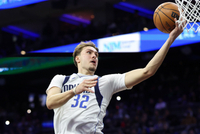 弗拉格最近4场场均21分6板5.3助2断0.8帽 投篮50.8%三分46.7%