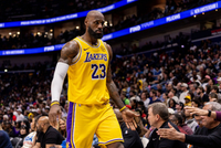 詹姆斯：我们整场基本都在追分 连续防成后对手投进三分就是重创