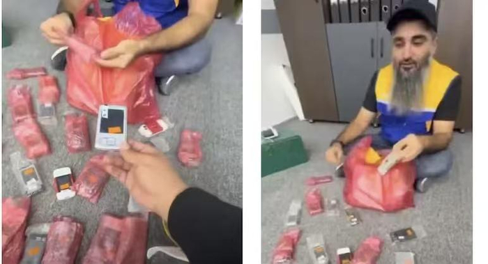 ▲一名手机经销商拆封16年前订购的诺基亚手机