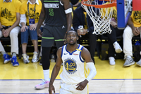 湖记：湖人要找能防守和投三分的球员 而这两样库明加都不太擅长