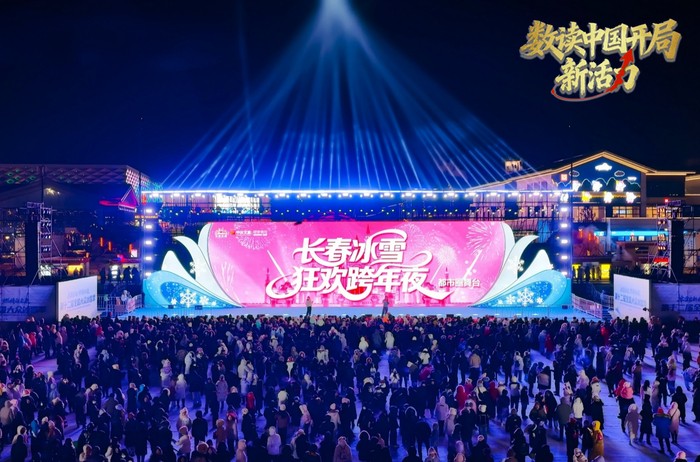 精彩的節(jié)目演繹吸引了眾多游客（央廣網(wǎng)發(fā) 陳領之 攝）