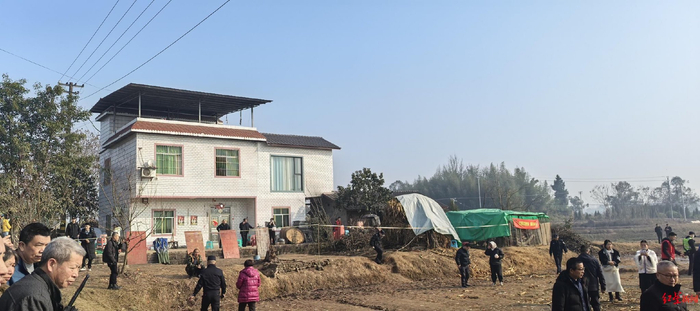 ▲1月13日，“呆呆”家门口的田坝 张杨 摄