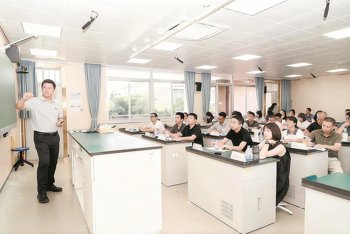 各被帮扶校来福建师大附中参加高三教学主题研讨活动。（本版图片由受访学校提供）