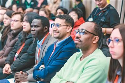 圖為青年漢學(xué)家與中外文明互鑒國際研討會現(xiàn)場。