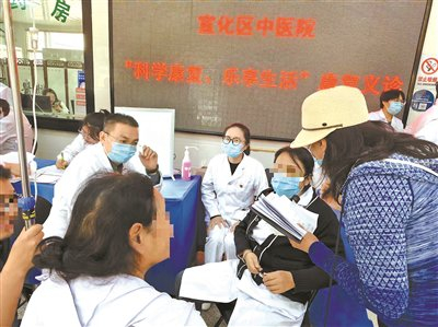 北京中醫(yī)專家進行義診