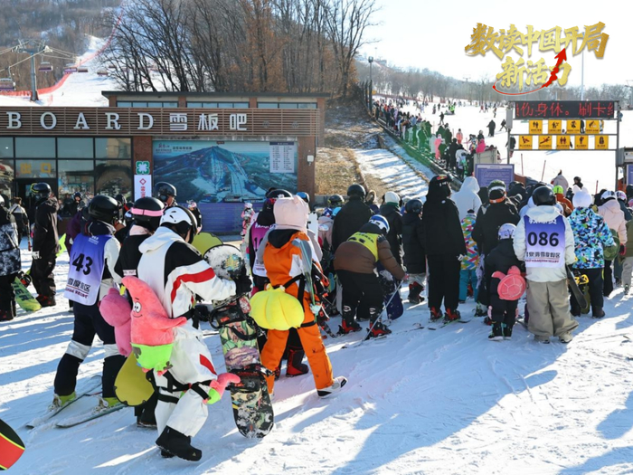 吉林省各大滑雪場排起了長隊（央廣網(wǎng)發(fā) 陳領之 攝）