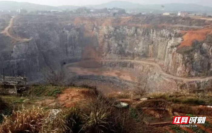 湘江歡樂城巨型深坑修復(fù)前。資料圖