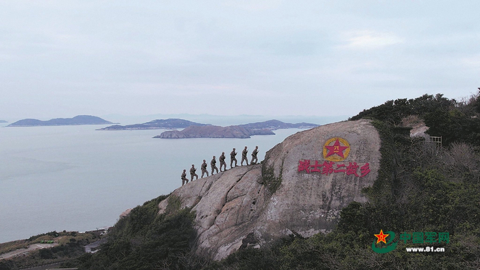 　　冬日，官兵正在执行巡逻任务。邓宇航摄