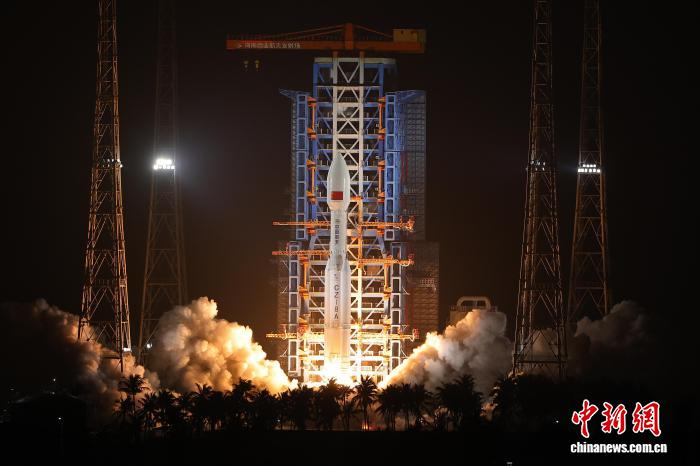 1月13日，中国在海南商业航天发射场使用长征八号甲运载火箭，成功发射卫星互联网低轨18组卫星。中新社记者 骆云飞 摄
