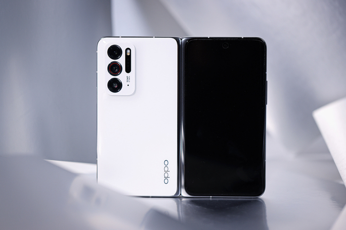 初代OPPO Find N就以及接近类似“阔折叠”的形态
