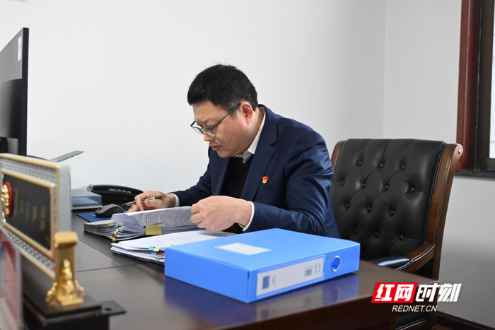 岳陽市審計局固定資產(chǎn)投資審計一科科長徐樂。