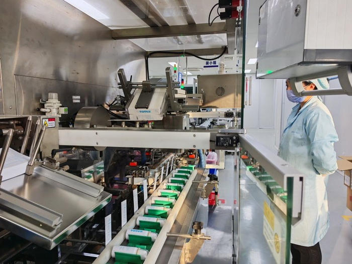 鼻腔護(hù)理噴霧器智能制造車間（央廣網(wǎng)發(fā) 唐露 攝）