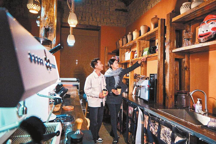 “土陶居”牛圈咖啡館。 張?jiān)气P 楊瀅銖 攝