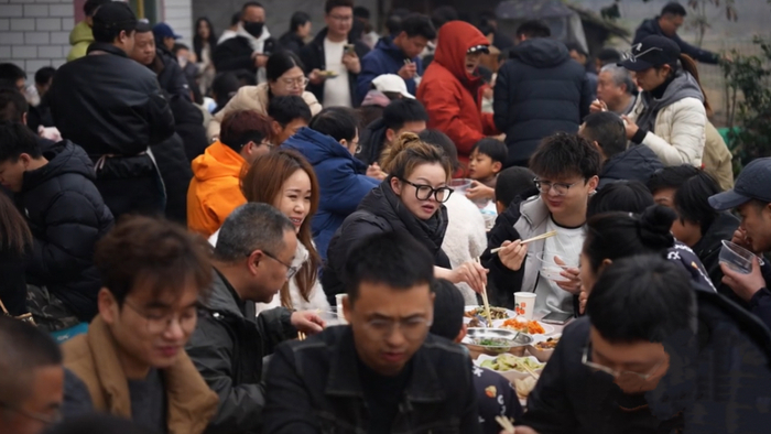 數(shù)千人輪換用餐（央廣網(wǎng)發(fā) 合川文旅委供圖）