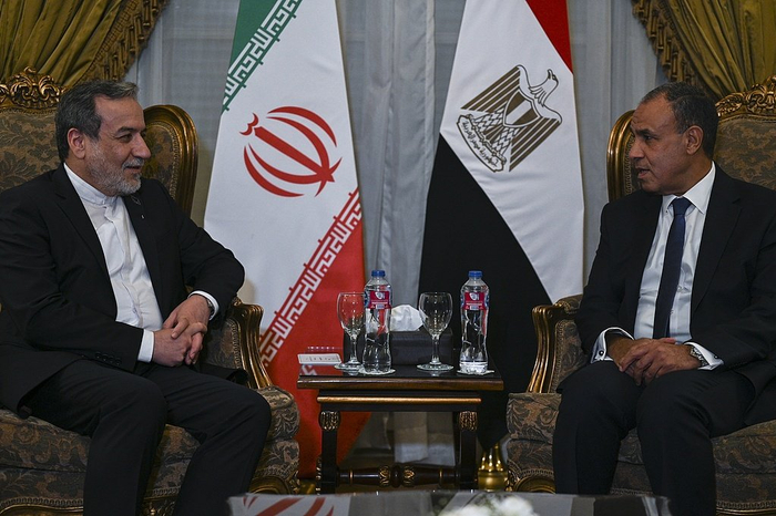 △伊朗外長(zhǎng)阿拉格齊（左）與埃及外長(zhǎng)阿卜杜勒阿提（資料圖）