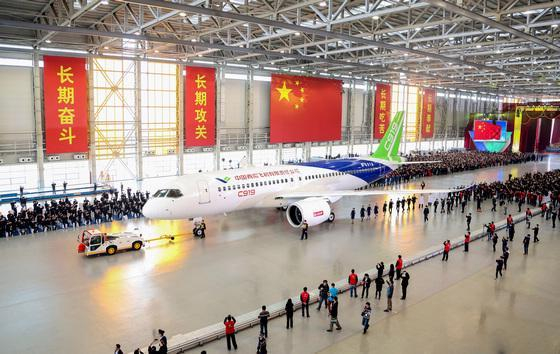  2015年11月2日，C919大型客机首架机总装下线 资料图
