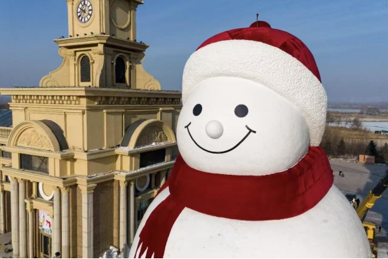 網(wǎng)紅大雪人的微笑很治愈。（圖片由受訪者提供）