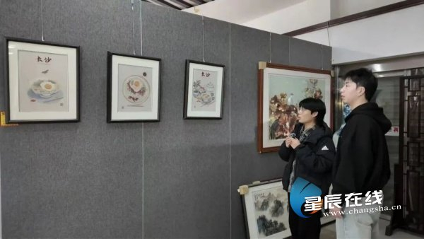 （以長(zhǎng)沙粉面為靈感創(chuàng)作的“舌尖上的湘繡”作品。）