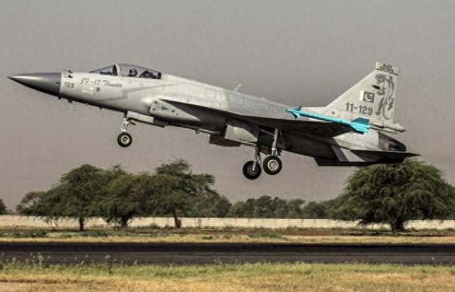 JF-17“雷电”战斗机 资料图 图自英媒
