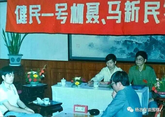 圖為我（右）擔任裁判，“湖南記譜王”王濤記譜。