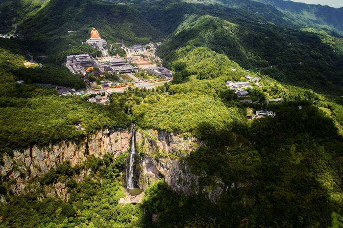 溪口風(fēng)景區(qū)。