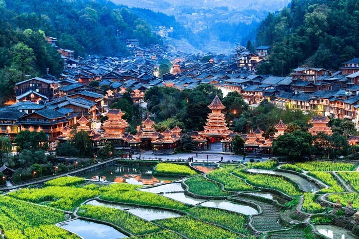 這是暮色中的貴州省黎平縣肇興侗寨（2025年3月17日攝）。新華社記者 楊文斌 攝