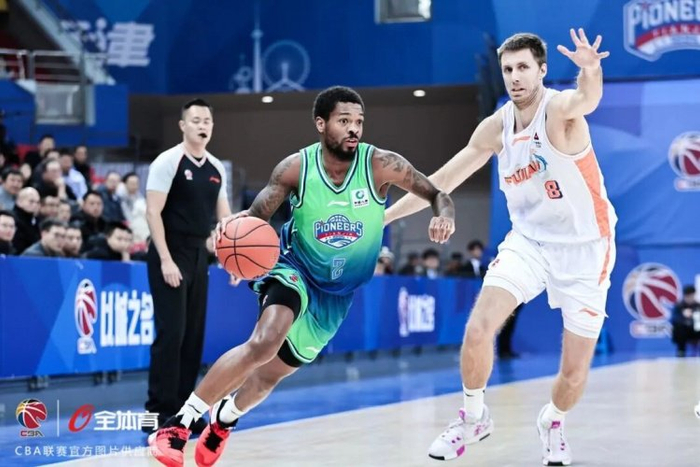 郑昊燃率先点燃进攻