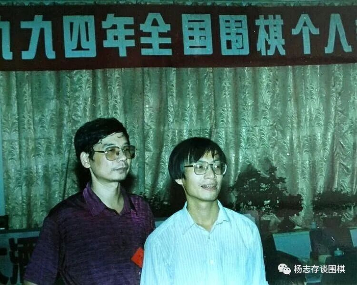 圖為我（左）與好友錢宇平九段合影。