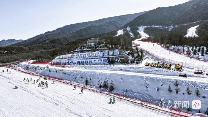 航拍鰲山滑雪場(chǎng)一角。