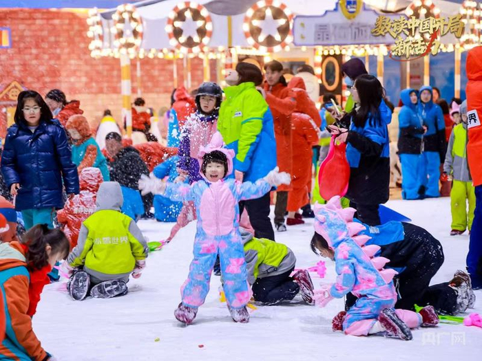 元旦期間的廈門室內(nèi)雪場（央廣網(wǎng)發(fā) 受訪者供圖）