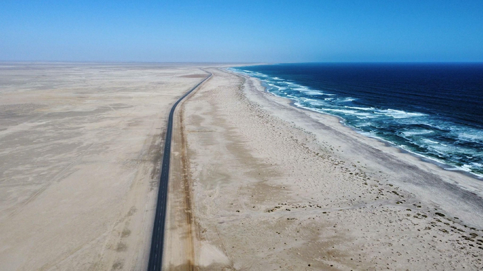 省建投集團(tuán)承建的納米比亞MR76海邊公路項(xiàng)目