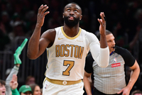 斯波：杰伦·布朗展现了很强的耐力 抗住了现在所承担的所有责任