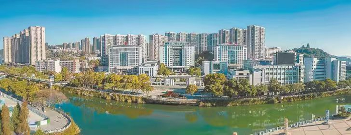 德化縣城區(qū)一角。許華森 攝