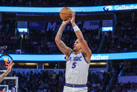 大举反击！班凯罗三分一箭穿心 魔术轰出18-3迅速迫近比分