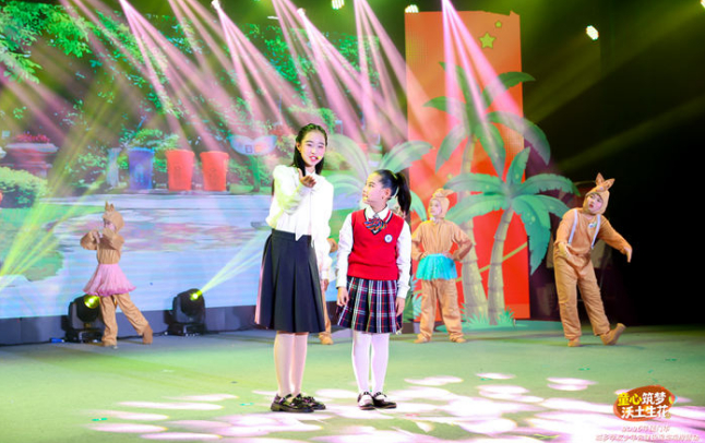 厦门海沧延奎实验小学“环保小袋鼠”精彩展演。记者　陈理杰　摄