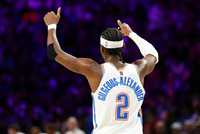 什么球都来了！亚历山大漂亮摆脱 突破对抗转身“醉拳式”上篮！