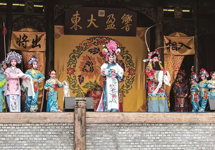 吉林省吉林市喜连成京剧艺术公园上演京剧。张景峰摄/光明图片