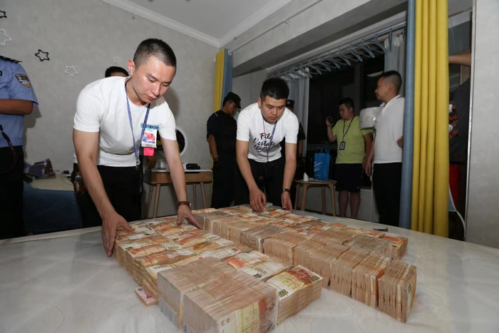 貴州貴陽(yáng)，經(jīng)偵民警破獲特大集資詐騙案（圖片由公安部經(jīng)濟(jì)犯罪偵查局提供 央廣網(wǎng)發(fā)）