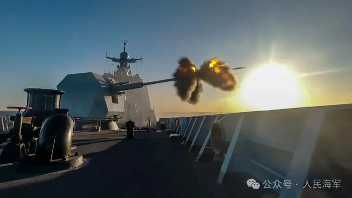 ▲主炮对海射击