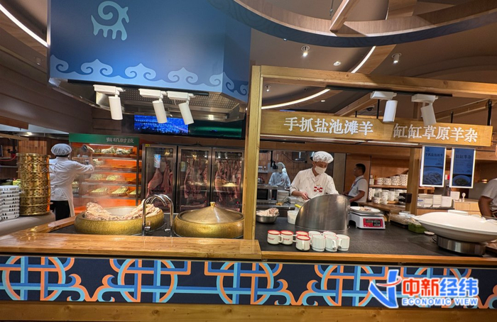 资料图：西贝北京六里桥旗舰店内的烤制区 中新经纬 闫淑鑫摄