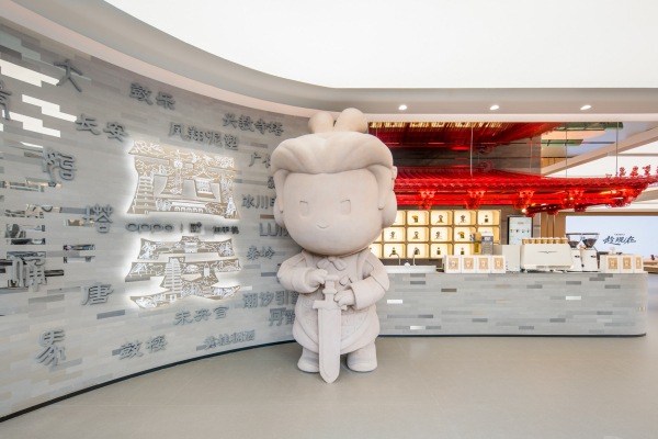 OPPO西安旗舰店一角的兵马俑小欧