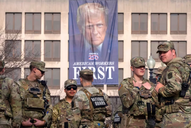 △1月8日，國民警衛隊隊員聚集在華盛頓特區勞工部總部附近