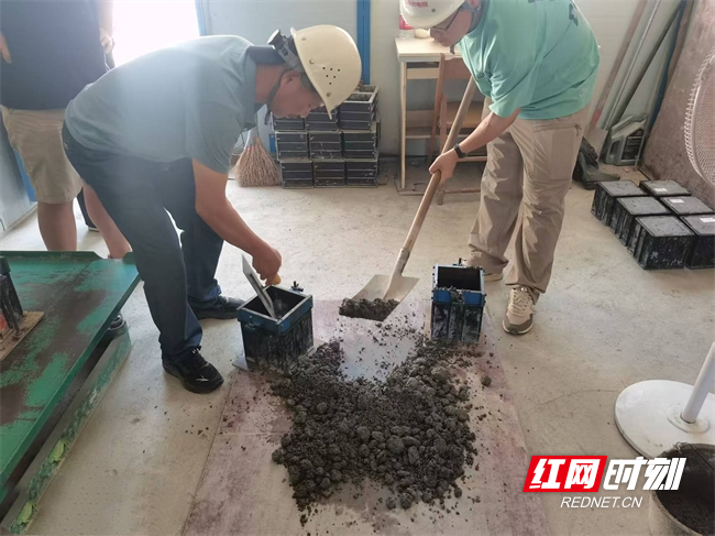 娄底市水利局质安监中心委托第三方对冷水江振宏水库进行质量抽检检测。