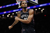 克拉克斯顿场均13.1分7.5板4.0助1.4帽 篮板&amp;助攻在全队领跑