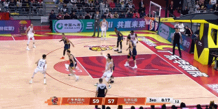 节奏大师！廖三宁连续变向晃晕杜润旺 急停跳投磕筐颠进