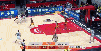 邱彪双大拇指的肯定！鲍威尔穿人缝上篮 山东领先上双