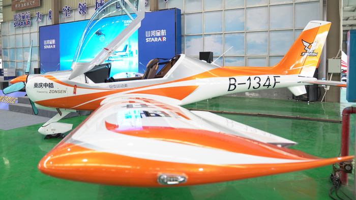 我国首架搭载国产航电、动力系统的“阿若拉”飞机交付。刘鹏飞 摄 