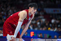 京媒：曾凡博又撞到之前受伤的地方 赛后已经紧急前往医院检查