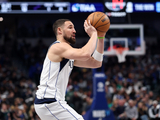 “被迫”三节打卡！克莱20分钟轰23分3助&三分11中6 得分破17000