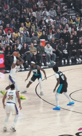 难得的速度优势对位！克莱伯点飞克林根 突破上篮轻松得分